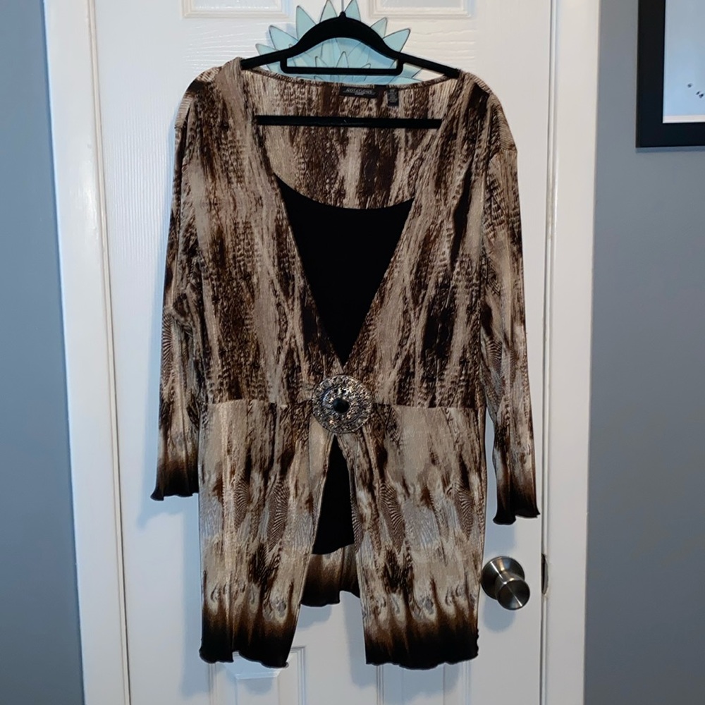 2-in-1 Look Medallion Top